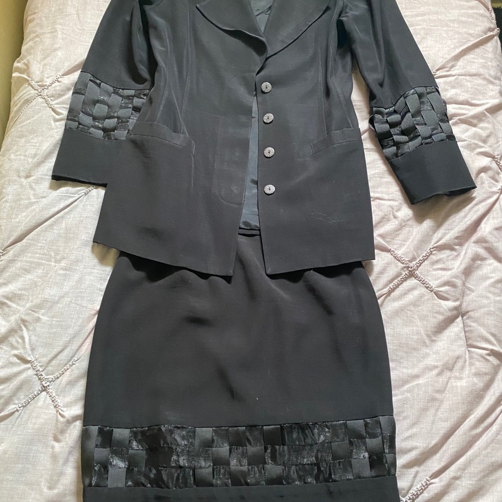 Elegant Wielen Bunin dinner skirt suit size 8.